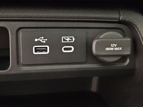 Certified 2025 Honda Pilot Touring image 9