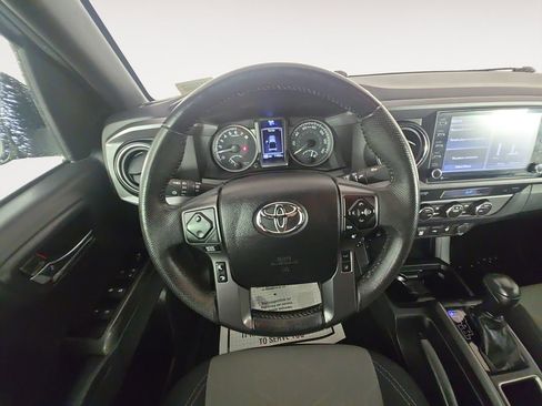 Used 2022 Toyota Tacoma TRD Off-Road w/ Technology Package image 12