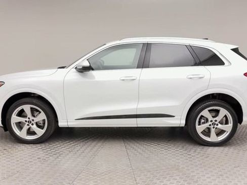 Used 2025 Audi Q5 Premium Plus w/ Premium Plus AWD/4WD image 5