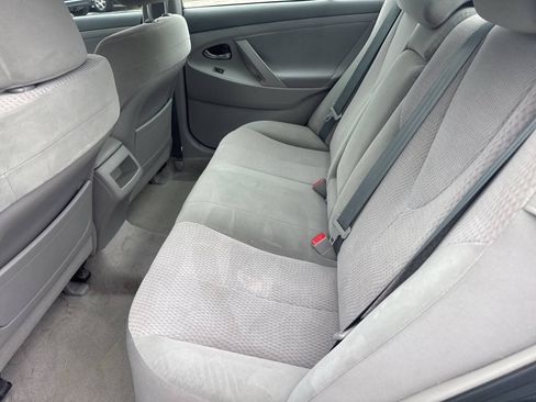 Used 2010 Toyota Camry LE FWD image 14