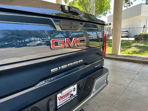 Used 2021 GMC Sierra 1500 SLT w/ SLT Premium Plus Package AWD/4WD image 17
