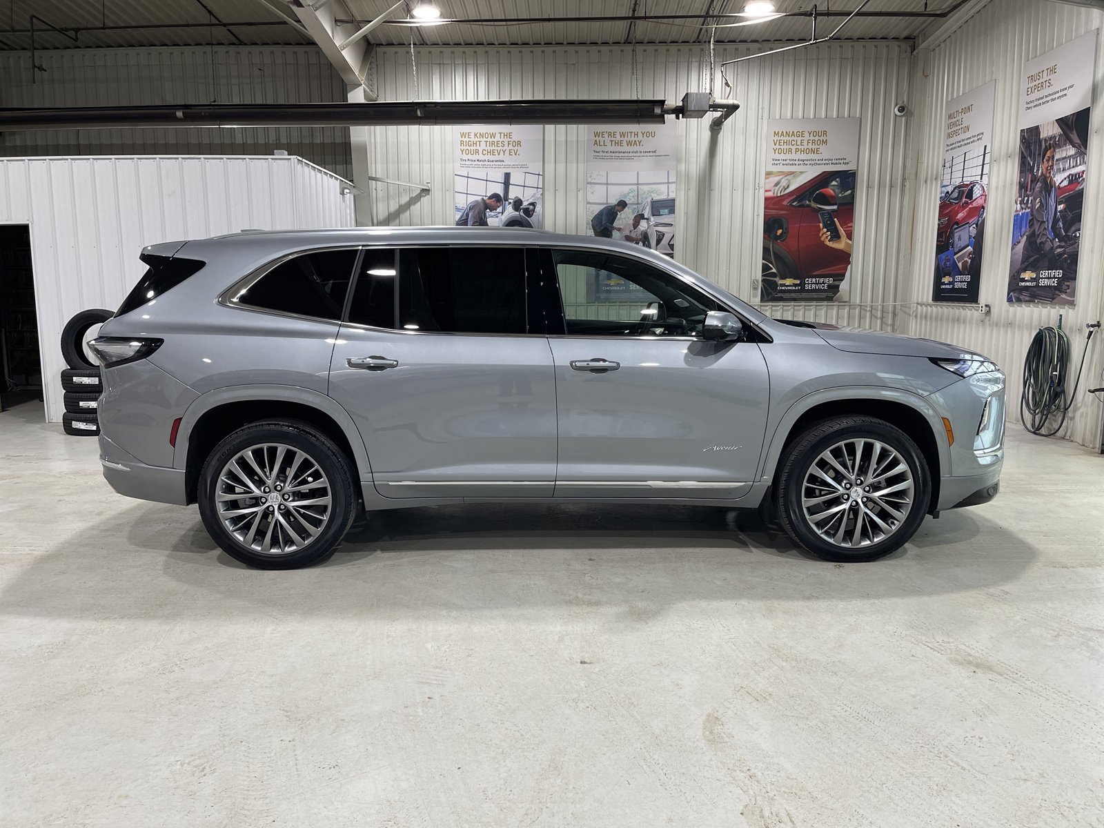 Used 2025 Buick Enclave Avenir w/ Trailering Package, 5000 lbs. AWD/4WD image 9