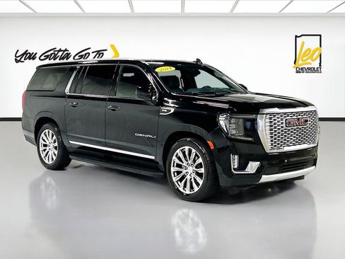 Used 2024 GMC Yukon XL Denali w/ Advanced Technology Package image 3