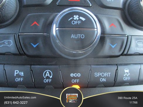 Used 2018 Jeep Grand Cherokee Laredo AWD/4WD image 9