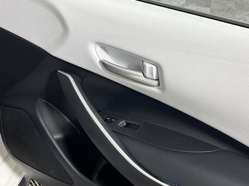 Used 2021 Toyota Corolla SE image 32