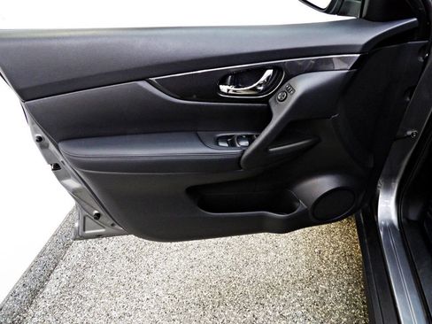 Used 2018 Nissan Rogue SV AWD/4WD image 7