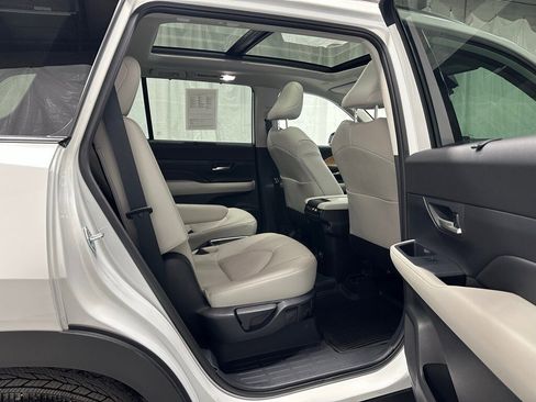 Used 2025 Toyota Grand Highlander Limited image 56