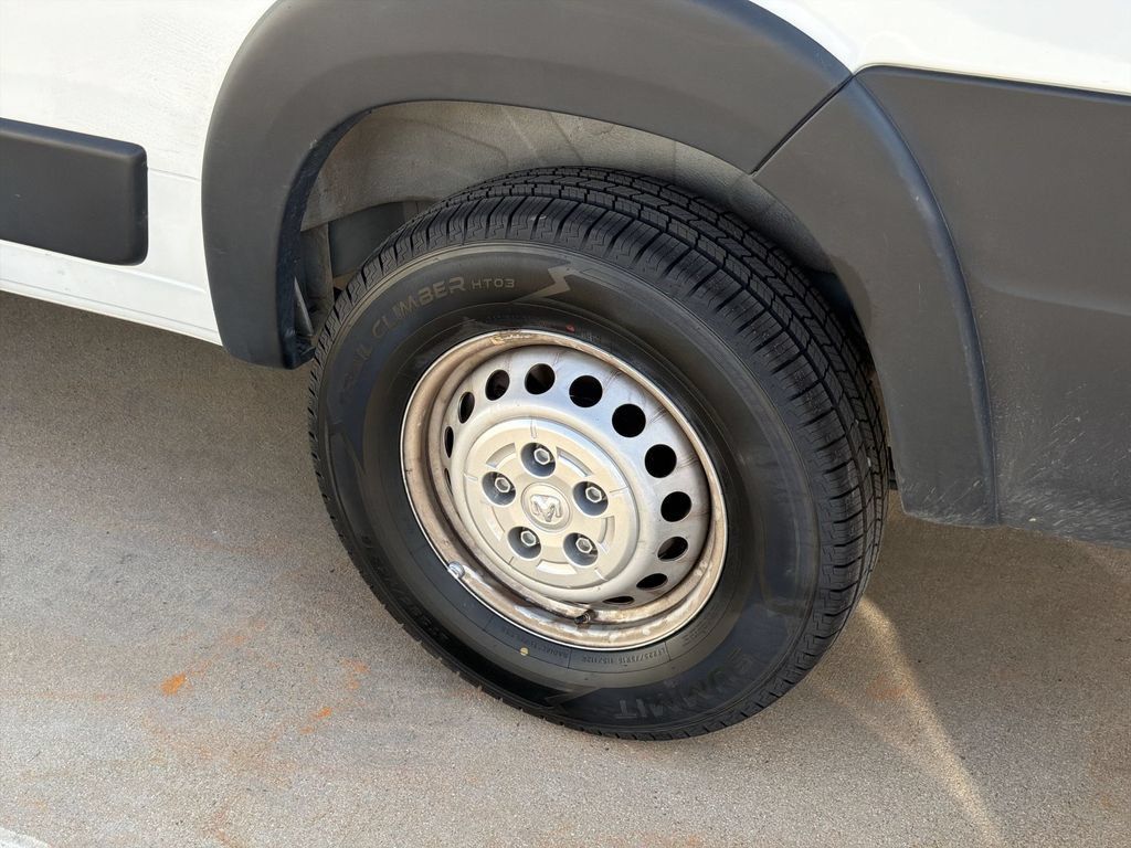 Used 2024 RAM ProMaster 2500 w/ Convenience Group FWD image 4
