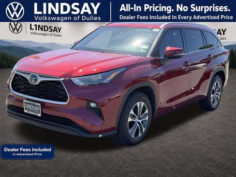 Used 2022 Toyota Highlander XLE FWD image 4