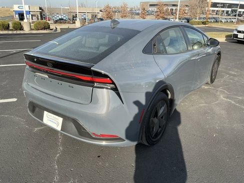 Used 2023 Toyota Prius LE image 3