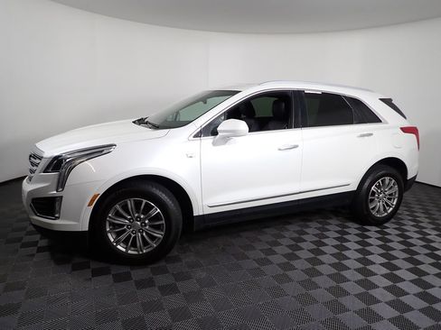Used 2017 Cadillac XT5 Luxury w/ Driver Awareness Package AWD/4WD image 12