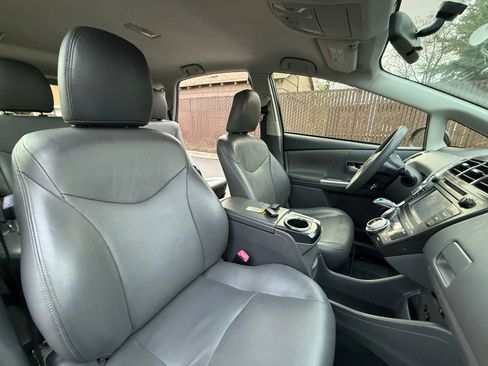 Used 2013 Toyota Prius V Three image 27