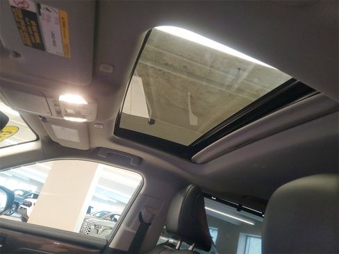 Used 2023 Toyota Highlander Limited image 19