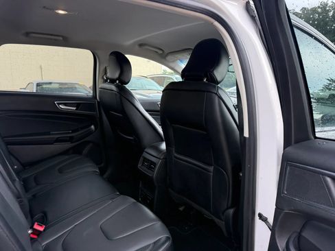 Used 2018 Ford Edge Titanium w/ Technology Package AWD/4WD image 16