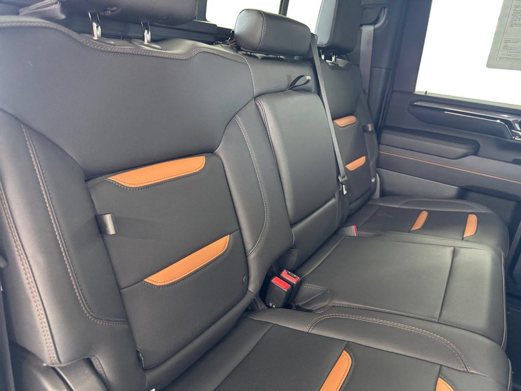 Used 2024 GMC Sierra 2500 AT4 w/ Technology Package AWD/4WD image 18