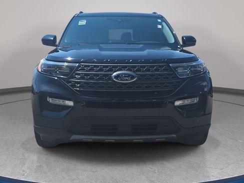 Used 2023 Ford Explorer XLT w/ Equipment Group 202A AWD/4WD image 2