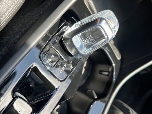 Certified 2026 Volvo XC40 B5 Plus AWD/4WD image 19