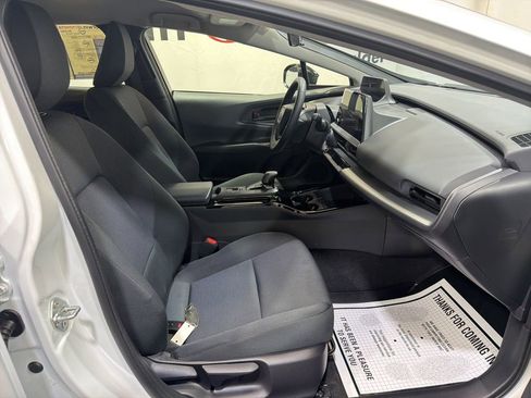 Used 2025 Toyota Prius LE AWD/4WD image 12