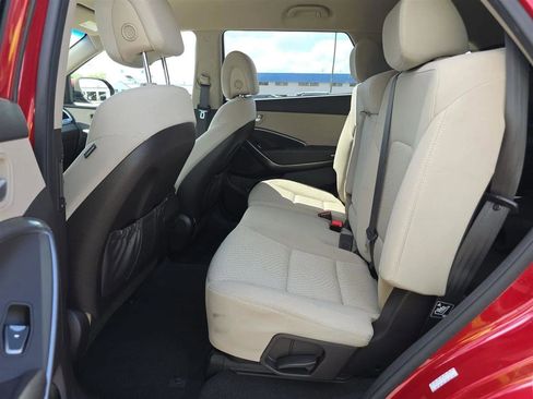 Used 2017 Hyundai Santa Fe SE image 18