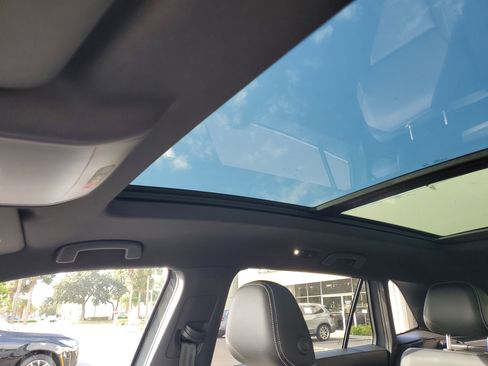 Used 2023 Volkswagen Atlas Cross Sport SEL image 31