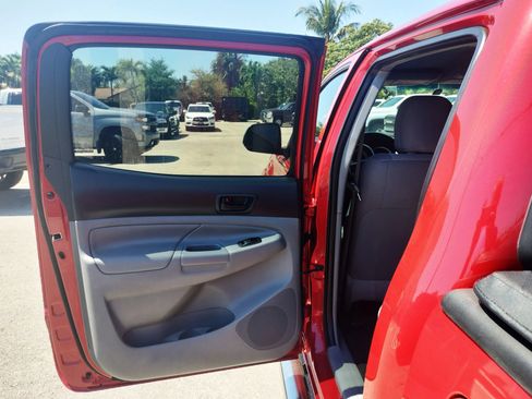 Used 2014 Toyota Tacoma PreRunner w/ SR5 Package RWD image 12