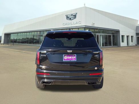 Used 2021 Cadillac XT6 Sport w/ LPO, ONYX Package image 5