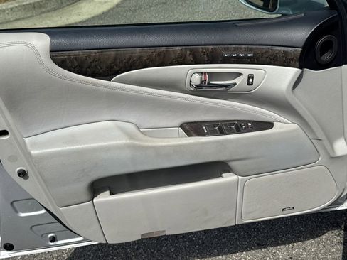 Used 2012 Lexus LS 460 w/ Comfort Pkg image 10