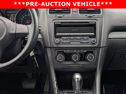 Used 2013 Volkswagen Golf 4-Door FWD image 18
