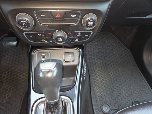 Certified 2018 Jeep Compass Latitude w/ Popular Equipment Group FWD image 15