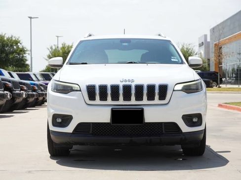 Used 2019 Jeep Cherokee Latitude Plus w/ Comfort/Convenience Group FWD image 2