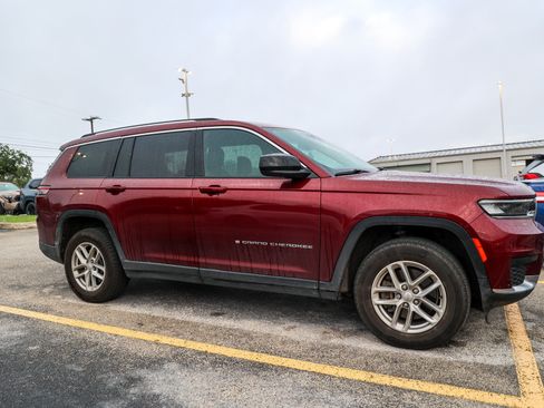 Used 2022 Jeep Grand Cherokee L Laredo w/ Luxury Tech Group I AWD/4WD image 6