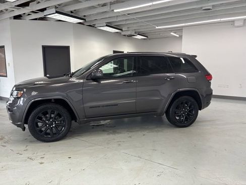 Used 2020 Jeep Grand Cherokee Altitude image 6