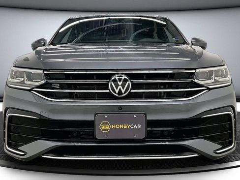 Used 2022 Volkswagen Tiguan SEL R-Line AWD/4WD image 2