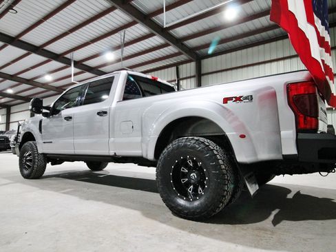Used 2021 Ford F350 Platinum AWD/4WD image 8