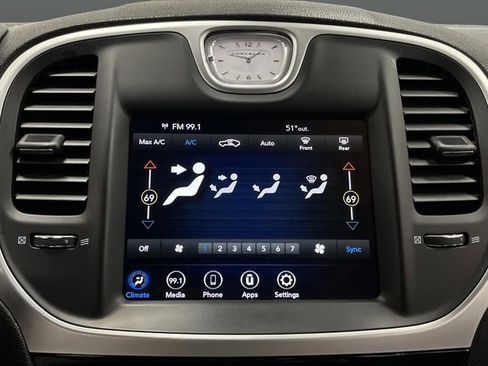 Used 2023 Chrysler 300 Touring w/ Sport Appearance Package image 17