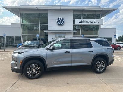 Used 2024 Chevrolet Traverse LT