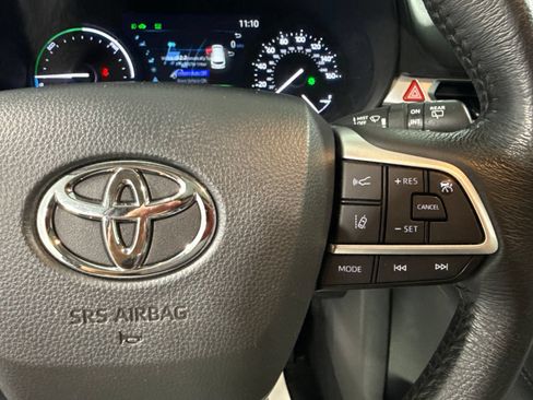 Used 2025 Toyota Sienna XLE FWD image 37
