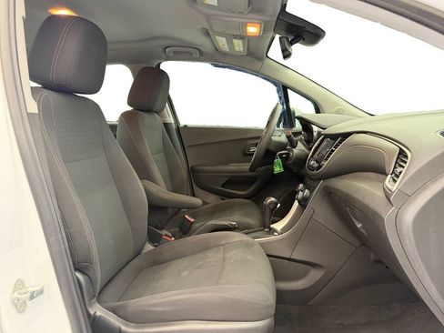Used 2020 Chevrolet Trax LS FWD image 17