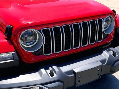 Certified 2025 Jeep Wrangler Unlimited Sahara w/ Safety Group AWD/4WD image 28