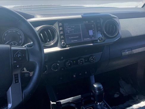 Used 2020 Toyota Tacoma TRD Sport AWD/4WD image 7