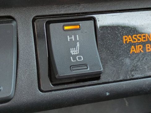 Used 2021 Toyota RAV4 XLE Premium image 25