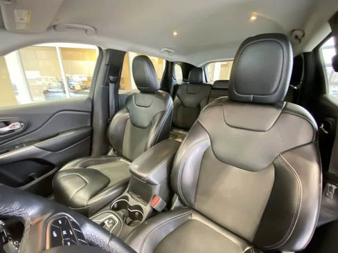 Used 2019 Jeep Cherokee Latitude Plus image 14