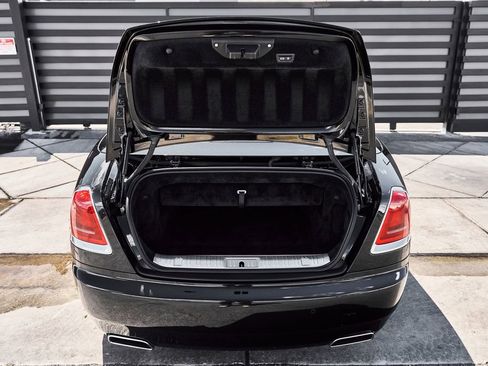 Used 2018 Rolls-Royce Dawn RWD image 17