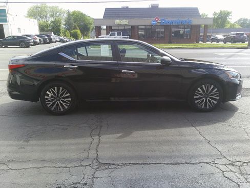 Used 2025 Nissan Altima 2.5 SV FWD image 8
