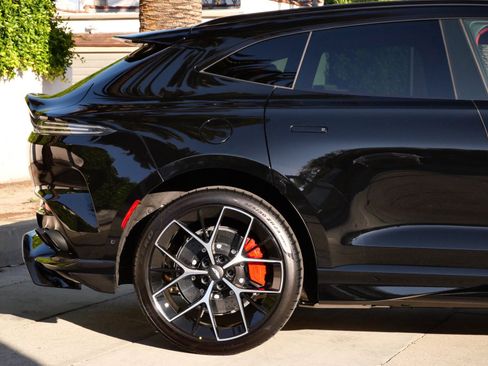 New 2026 Aston Martin DBX 707 image 14