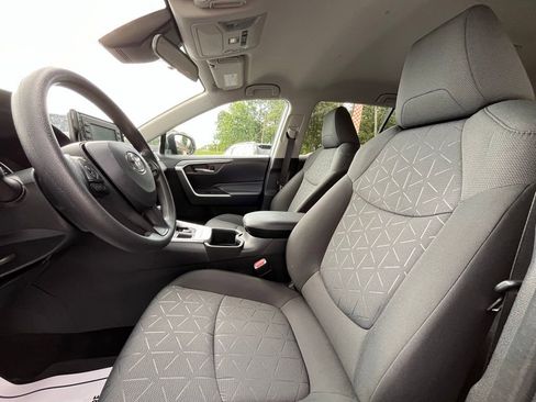 Used 2022 Toyota RAV4 XLE AWD/4WD image 21