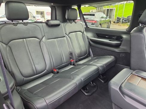 Used 2024 Jeep Grand Wagoneer L 4WD image 19