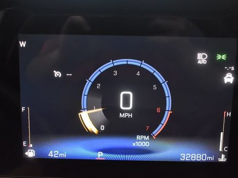 Used 2025 Chevrolet Trax LT w/ LT Convenience Package FWD image 24