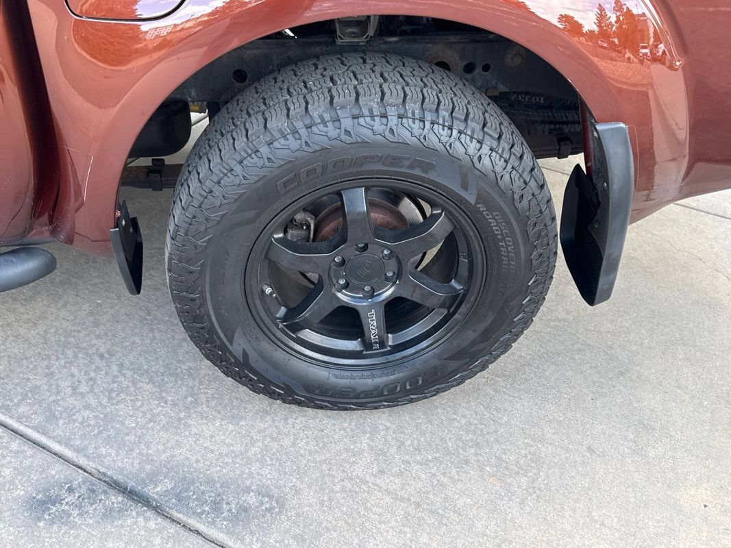 Used 2017 Nissan Frontier SV w/ SV Value Truck Package AWD/4WD image 12