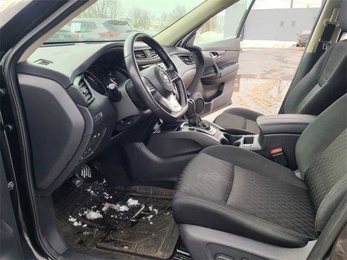 Used 2018 Nissan Rogue SV image 11